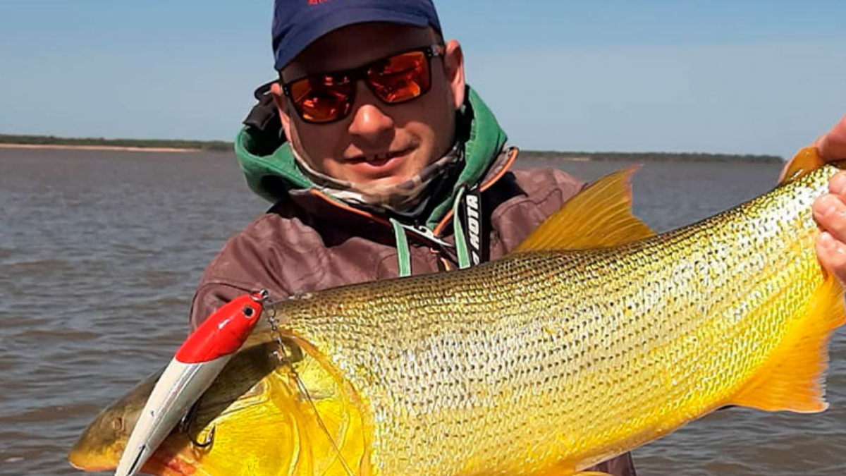 Prefectura busca al guía y su hijo desaparecidos en el río en Puerto Reconquista.