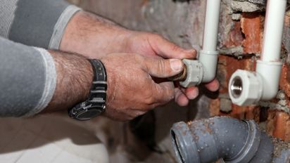 Falta de oficio: por qué la Argentina se está quedando sin plomeros, un estudio reveló una alarmante escasez