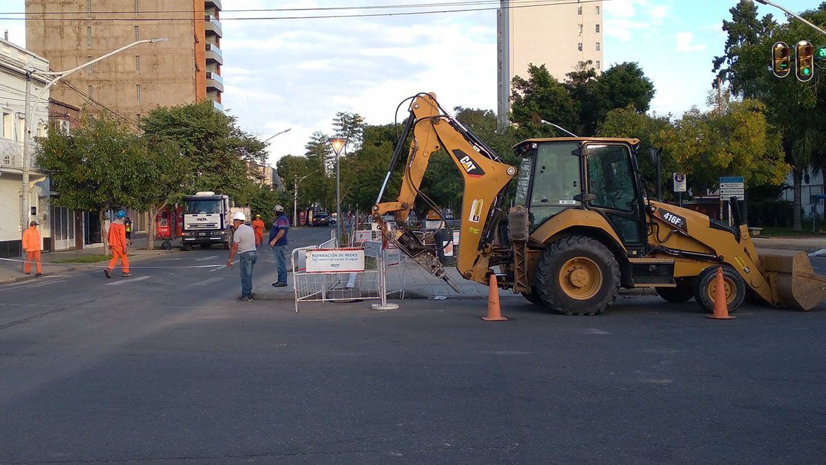 Estos trabajos no tienen relación con los que se ejecutaron años atrás en una cañería central y que fueron más complejos.