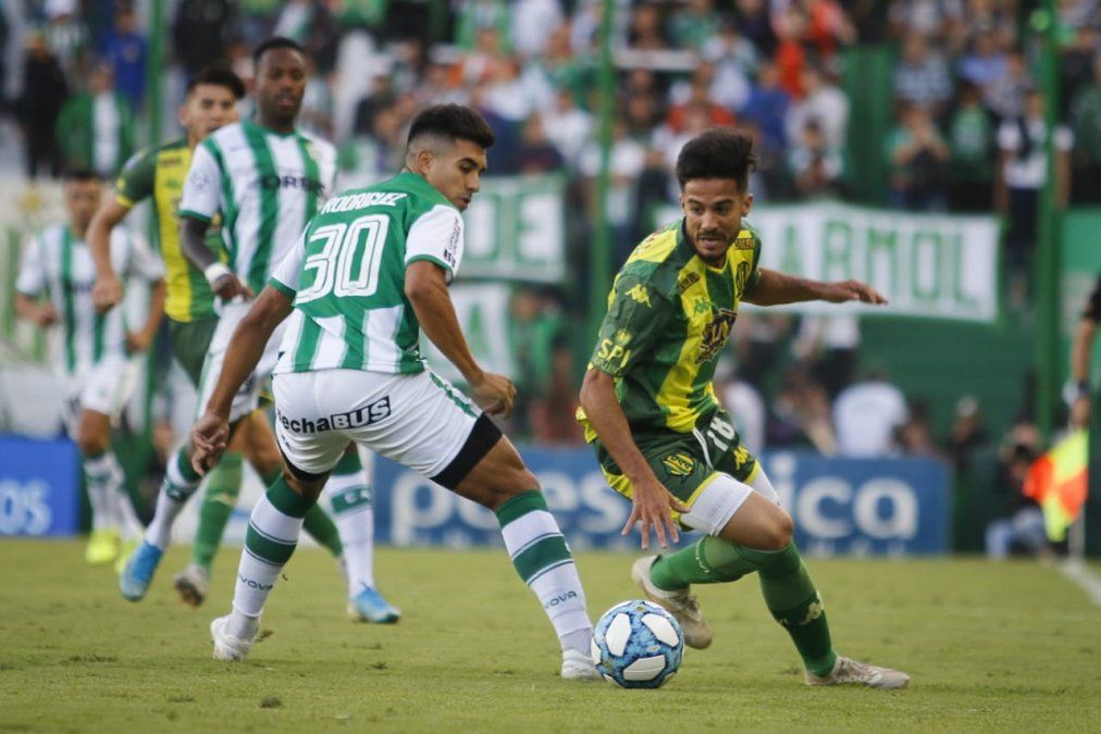 Aldosivi derrotó a Banfield como visitante y se despegó de Colón en los promedios