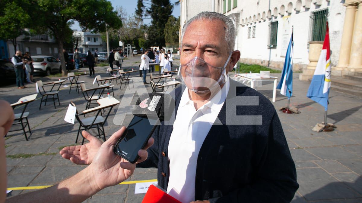 Barletta tiene una larga trayectoria en el área educativa (fue rector de la UNL y decano de la Facultad de Ingeniería y Ciencias Hídricas).