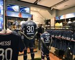 los hinchas del psg agotaron la camiseta de messi en cuestion de horas los hinchas del psg agotaron la camiseta de messi en cuestion de horas