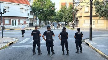 Una persona fue hospitalizada de gravedad tras un choque entre dos motos en pleno centro