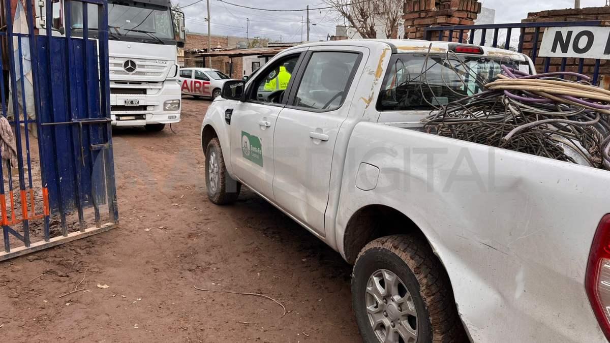 Secuestraron cables de telefonía y medidores de gas. Secuestraron cables de telefonía y medidores de gas.