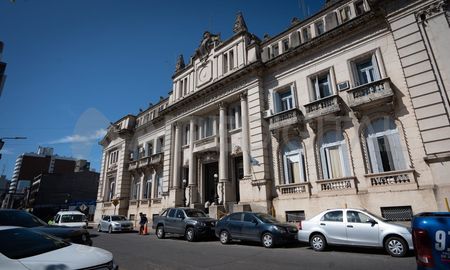 Sobre el cierre de 2022, el Ministerio de Seguridad de Santa Fe aceleró una serie de compras y gastos antes de que venciera la ley de emergencia. Sobre el cierre de 2022, el Ministerio de Seguridad de Santa Fe aceleró una serie de compras y gastos antes de que venciera la ley de emergencia.