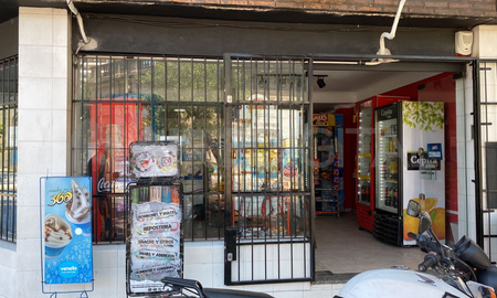 El local comercial está ubicado en 1º de Mayo y Obispo Gelabert El local comercial está ubicado en 1º de Mayo y Obispo Gelabert