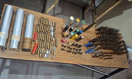 Entre los elementos incautados por la Policía había cartuchos calibre 7,62, cartuchos de escopeta, cartuchos de hostigamiento tipo CS y municiones de armas cortas. Entre los elementos incautados por la Policía había cartuchos calibre 7,62, cartuchos de escopeta, cartuchos de hostigamiento tipo CS y municiones de armas cortas.