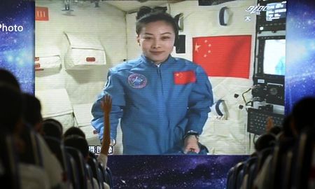 La astronauta Wang Yaping liderará la clase el jueves desde el espacio. La astronauta Wang Yaping liderará la clase el jueves desde el espacio.