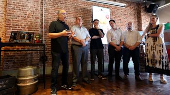 El lanzamiento se realizó en el pub de la Cervecería Santa Fe.