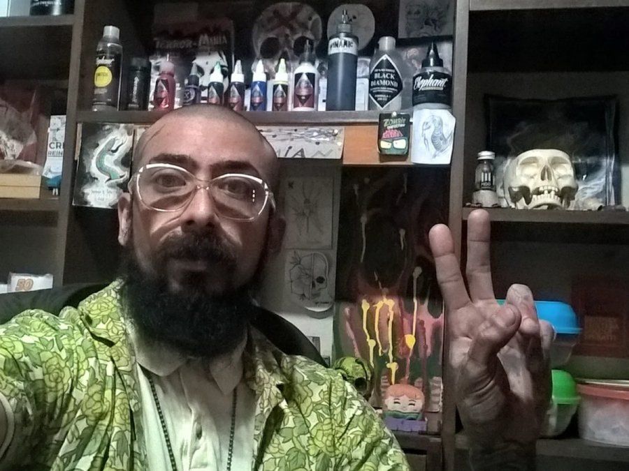 Asesino a golpes a su abuelo y lo intento ocultar bajo un montículo de adoquines