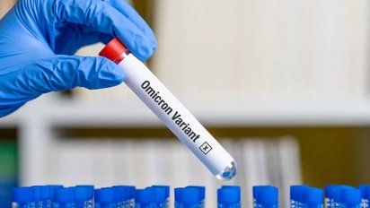 Científicos británicos alertaron que la contagiosidad de la nueva variante de coronavirus, Ómicron, puede generar una nueva ola de infecciones.