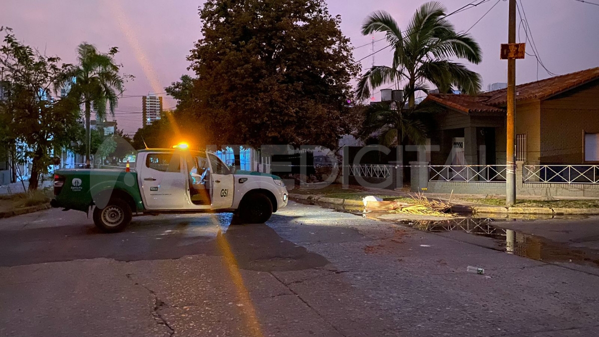 La explosión generó severos daños en la vivienda y en las casas lindantes.