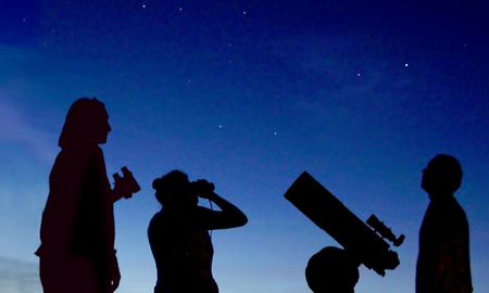 El cometa C/2022 E3 (ZTF) se acerca al hemisferio sur y hay expectativa por su brillo. Con instrumentos o a simple vista desde zonas descampadas, esperan poder verlo en febrero. El cometa C/2022 E3 (ZTF) se acerca al hemisferio sur y hay expectativa por su brillo. Con instrumentos o a simple vista desde zonas descampadas, esperan poder verlo en febrero.