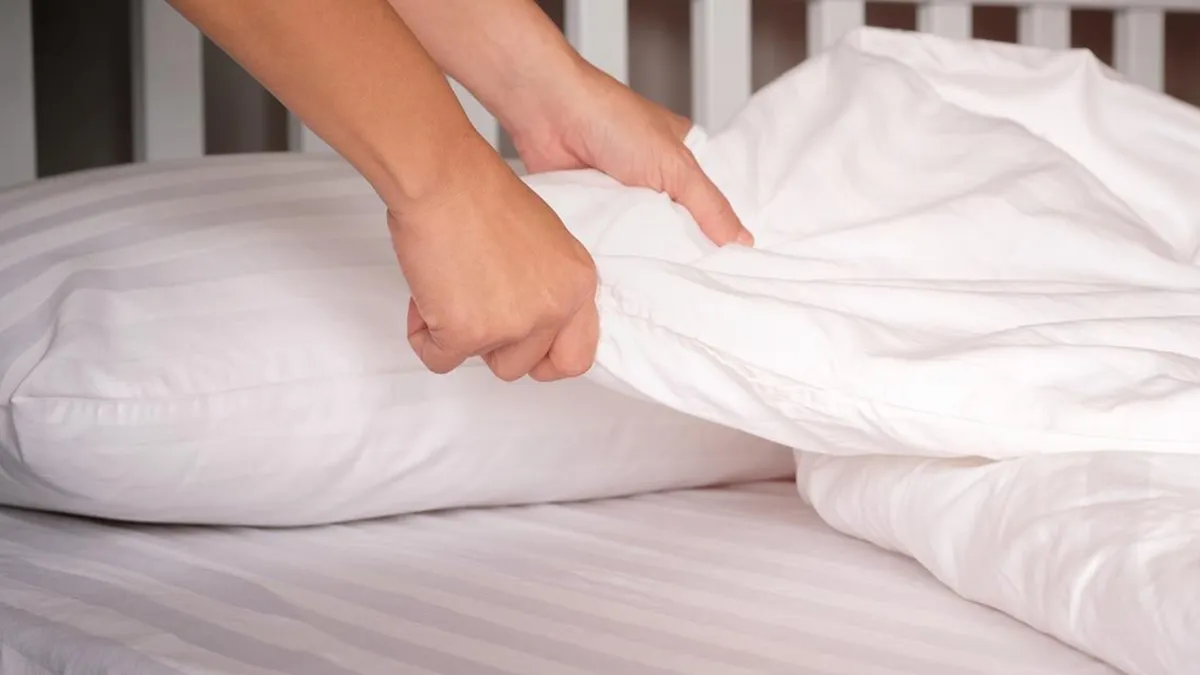 Es aconsejable cambiar las sábanas al menos una vez a la semana. Es aconsejable cambiar las sábanas al menos una vez a la semana.