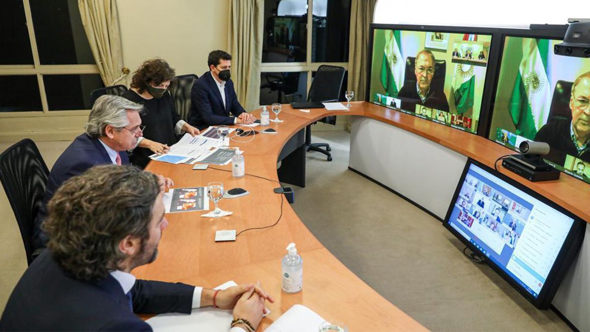 El presidente se reúne con gobernadores por videoconferencia desde Olivos