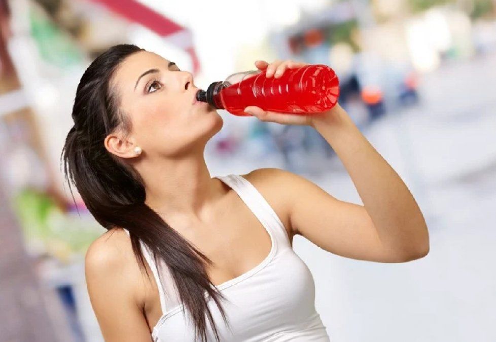 Cuánta agua por día necesitamos tomar realmente