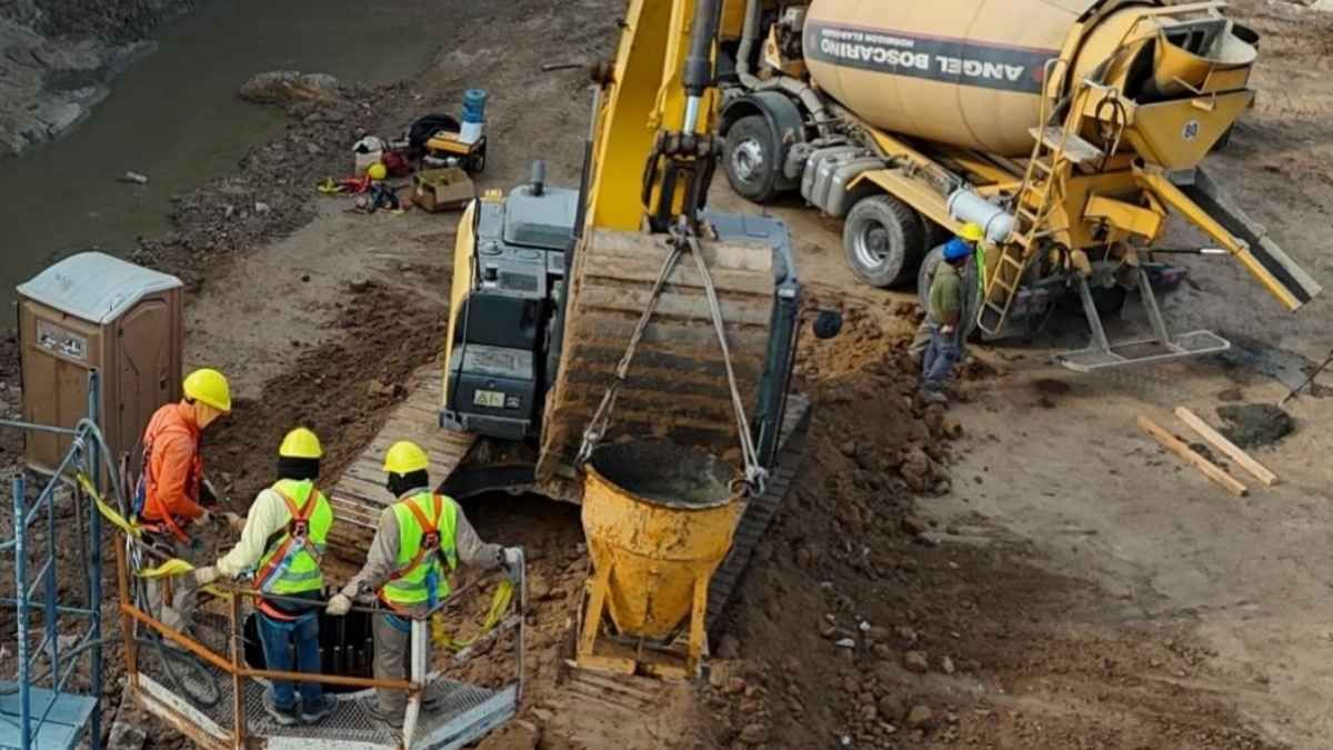 El Ministro de Obras Públicas, Lisandro Enrico, explicó que este puente será el más largo y grande de los proyectados y ejecutados con fondos y personal provinciales. El Ministro de Obras Públicas, Lisandro Enrico, explicó que este puente será el más largo y grande de los proyectados y ejecutados con fondos y personal provinciales.