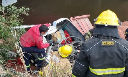 El accidente ocurrió a la altura del Kilómetro 130 de la Autopista Santa Fe-Rosario. El accidente ocurrió a la altura del Kilómetro 130 de la Autopista Santa Fe-Rosario.