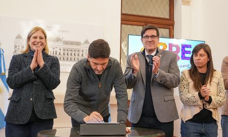 “Si pedimos un esfuerzo a la comunidad educativa, tenemos que acompañarlo con inversión en infraestructura”, afirmó el gobernador Maximiliano Pullaro. “Si pedimos un esfuerzo a la comunidad educativa, tenemos que acompañarlo con inversión en infraestructura”, afirmó el gobernador Maximiliano Pullaro.