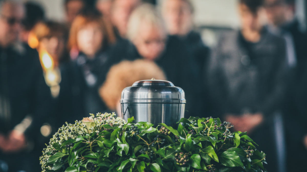 La cremación es la opción preferida en estas religiones, especialmente en el hinduismo, para ayudar al alma a separarse del cuerpo y avanzar hacia su destino final.