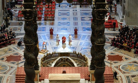 El Papa Francisco preside la celebración de la Pasión del Señor El Papa Francisco preside la celebración de la Pasión del Señor