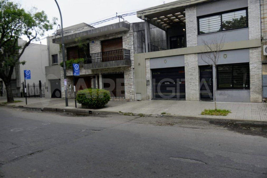 El trapero y otras tres personas fueron aprehendidos en la casa; por otro lado