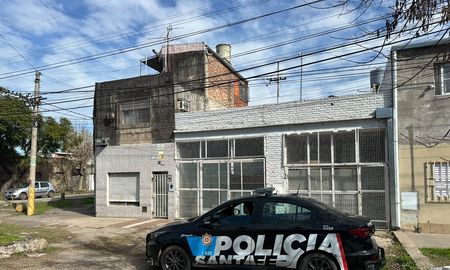 La justicia y la policía de la ciudad de Santa Fe iniciaron una investigación formal tras el hallazgo del cuerpo sin vida de una mujer de 93 años en el interior de su vivienda.