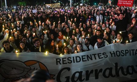 El tema podría colarse en la sesión del miércoles a través de una moción de emplazamiento de las comisiones. El tema podría colarse en la sesión del miércoles a través de una moción de emplazamiento de las comisiones.