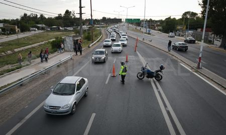 La prueba comenzó el pasado viernes en la intersección de la Ruta Nacional 168 y la Ruta Provincial 1. A raíz de la cantidad de accidentes que se registraban a diario en el corredor nacional. La prueba comenzó el pasado viernes en la intersección de la Ruta Nacional 168 y la Ruta Provincial 1. A raíz de la cantidad de accidentes que se registraban a diario en el corredor nacional.