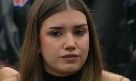 Lola debió abandonar la casa de Gran Hermano tras recibir la sanción más severa del reglamento. Lola debió abandonar la casa de Gran Hermano tras recibir la sanción más severa del reglamento.