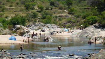 Tragedia en Córdoba: un hombre se tiró al río, golpeó su cabeza contra una piedra y murió