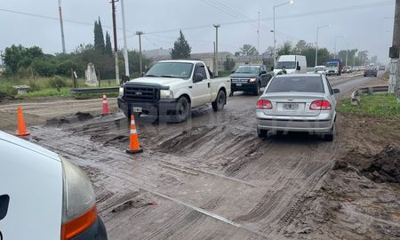 Tránsito reducido en la Autovía 19 a la altura de Santo Tomé por trabajos en las vías del ferrocarril. Tránsito reducido en la Autovía 19 a la altura de Santo Tomé por trabajos en las vías del ferrocarril.