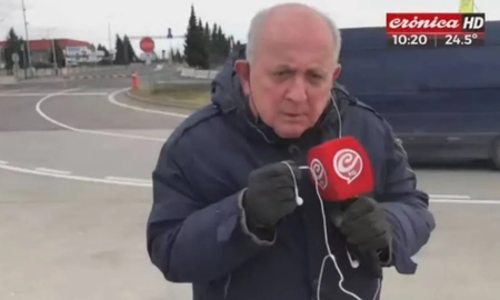 Le prohibieron cruzar la frontera a Chiche Gelblung y se le plantó a los militares en vivo: We are Argentinians Le prohibieron cruzar la frontera a Chiche Gelblung y se le plantó a los militares en vivo: We are Argentinians
