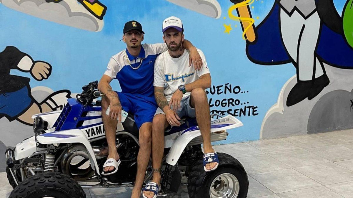 Kaskote junto a El Noba.