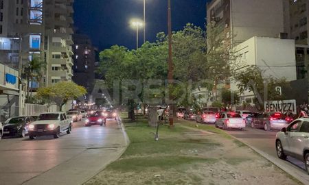 La ciudad de Santa Fe presenta algunas demoras en el tránsito durante la noche de este domingo. La ciudad de Santa Fe presenta algunas demoras en el tránsito durante la noche de este domingo.