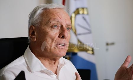 Al ministro Parola le toca enfrentar el desafío de salud pública más importante en la historia de Santa Fe. Al ministro Parola le toca enfrentar el desafío de salud pública más importante en la historia de Santa Fe.