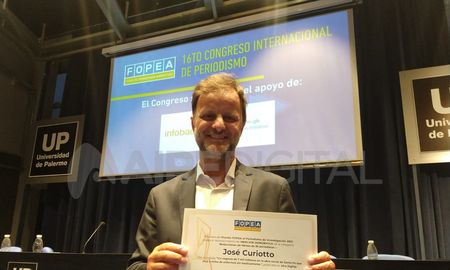 Fopea seleccionó como finalista en los premios nacionales de Periodismo de Investigación a la serie de informes publicados por José Curiotto sobre la tercerización del Iapos de la compra y venta de medicamentos para sus afiliados en manos del Colegio de Farmacéuticos de Santa Fe. Fopea seleccionó como finalista en los premios nacionales de Periodismo de Investigación a la serie de informes publicados por José Curiotto sobre la tercerización del Iapos de la compra y venta de medicamentos para sus afiliados en manos del Colegio de Farmacéuticos de Santa Fe.