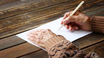 Dejó una carta indicando quienes podían asistir a su funeral: Al resto, les deseo que sigan tan lejos como estuvieron