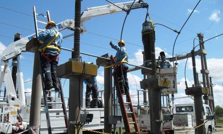 Cuadrillas de la EPE realizarán tareas preventivas durante el fin de semana en diez localidades de Santa Fe. Cuadrillas de la EPE realizarán tareas preventivas durante el fin de semana en diez localidades de Santa Fe.