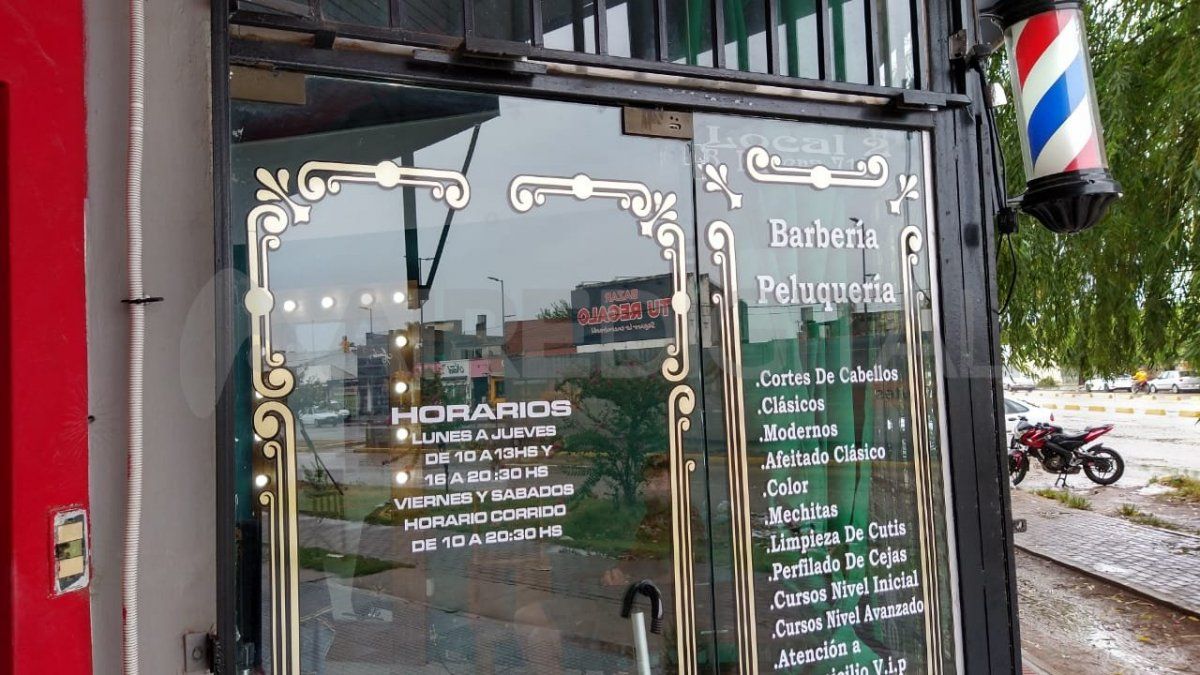 Los delincuentes ingresaron simulando que querían realizarse un corte de pelo.