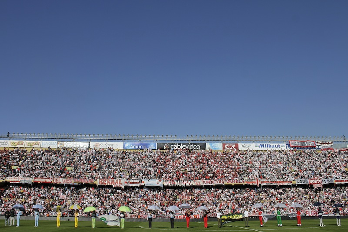 Los hinchas de River en el estadio de Colón cuando enfrentaron a Patronato. Los hinchas de River en el estadio de Colón cuando enfrentaron a Patronato.