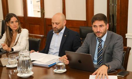 El gobernador Pullaro se reunió con representantes de la industria y la producción. El gobernador Pullaro se reunió con representantes de la industria y la producción.