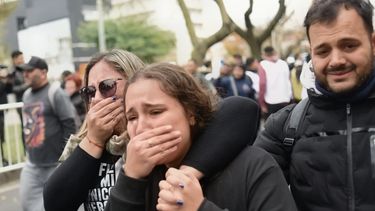 El último adiós al Indio, en fotos: masiva peregrinación hacia Avellaneda Dolor y tristeza, el sentimiento predominante en la masiva despedida al Indio Solari.