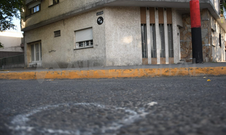 En ambos casos, los ataques a las entidades penitenciarias habrían sido perpetrados por una sola persona. En ambos casos, los ataques a las entidades penitenciarias habrían sido perpetrados por una sola persona.
