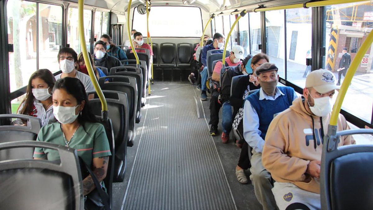 El sistemas de colectivos entró en crisis por la fuerta caída en la circulación desde el comienzo de la pandemia.