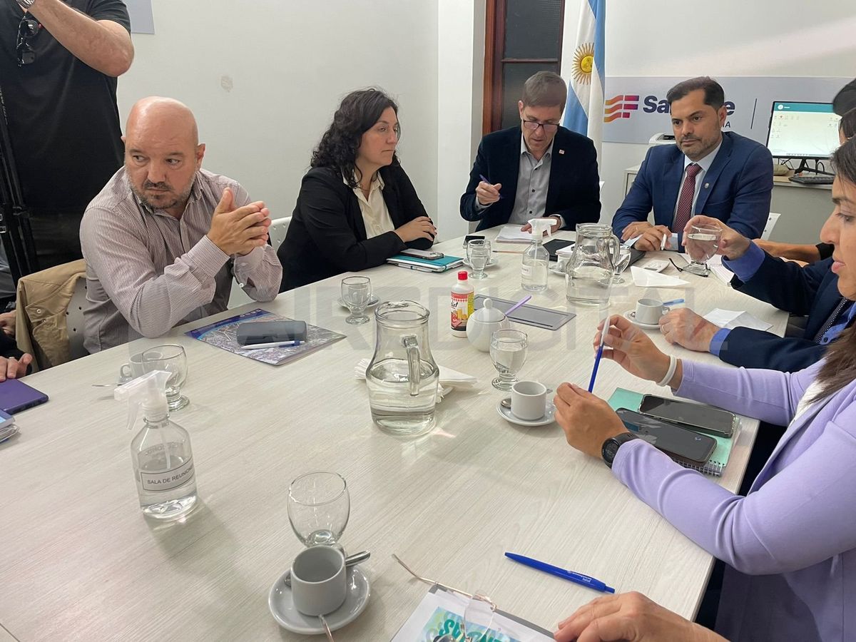 Representantes de los sindicatos docentes se reúnen este jueves con autoridades del Gobierno de Santa Fe. Representantes de los sindicatos docentes se reúnen este jueves con autoridades del Gobierno de Santa Fe.