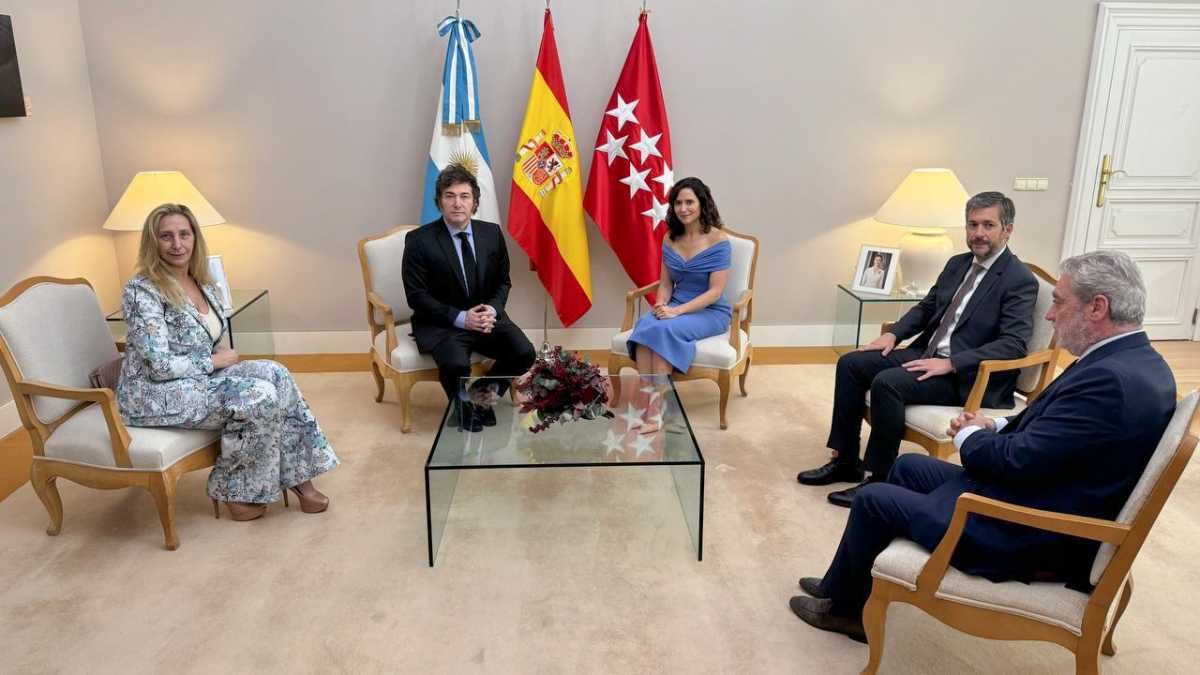 El Presidente Javier Milei mantuvo una reunión con la Presidente de la Comunidad de Madrid, Isabel Díaz Ayuso. El Presidente Javier Milei mantuvo una reunión con la Presidente de la Comunidad de Madrid, Isabel Díaz Ayuso.