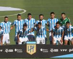 Racing reaccionó a tiempo y goleó por 6-1 a Dogor Cruz por la Copa Diego Maradona. Racing reaccionó a tiempo y goleó por 6-1 a Dogor Cruz por la Copa Diego Maradona.