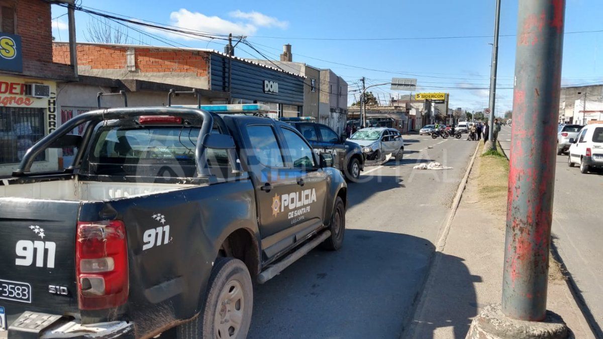 La policía debió intervenir para terminar el ataque contra el automovilista.&nbsp;