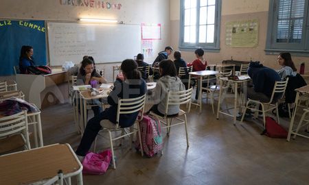 De las cuatro mociones de Amsafé para evaluar la oferta salarial del gobierno, tres proponen el rechazo y solo una la aceptación. De las cuatro mociones de Amsafé para evaluar la oferta salarial del gobierno, tres proponen el rechazo y solo una la aceptación.